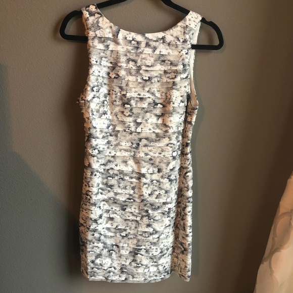 Alice + Olivia Tegan Silk Tiered Floral Dress white black Size 4 - Picture 3 of 7